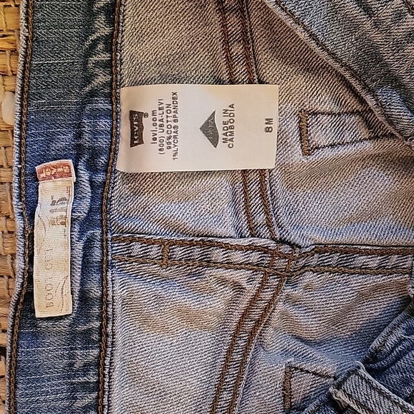 Levi's Well-Loved 515 Boot Cut Jeans, size 8 Medium, light wash - Picture 11 of 12